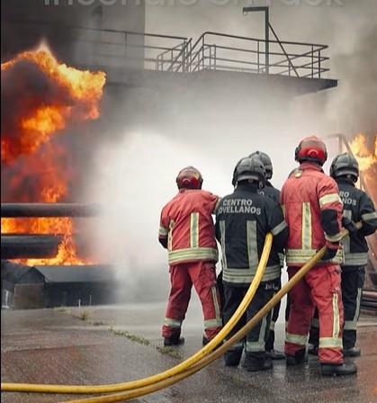 Image Extinguishing a pipe rack fire