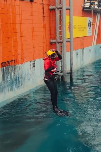 Imagen Nadador de rescate SAR: Salto al agua
