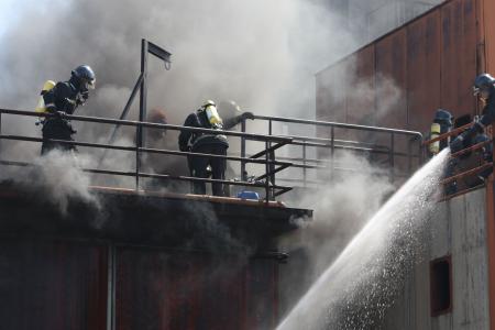 Image Shipboard fire fighting for land-based firefighters