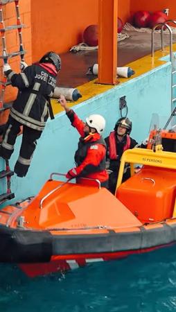 Imagen Prácticas de rescate para bomberos de puerto